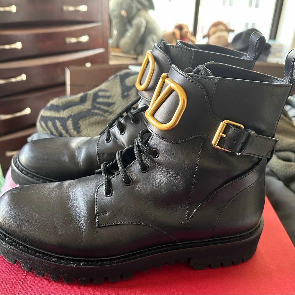 Valentino VLOGO SIGNATURE CALFSKIN COMBAT BOOT 35MM / .8 IN.